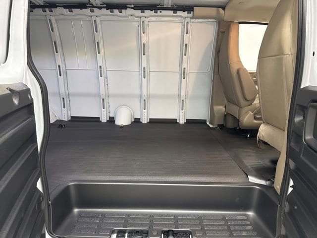 2026 Chevrolet Express Cargo Work Van - Photo 25