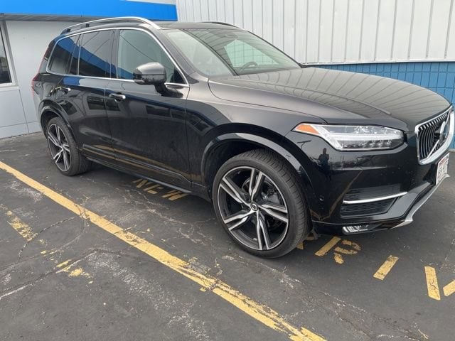 2016 Volvo XC90 T6 AWD Momentum's photo