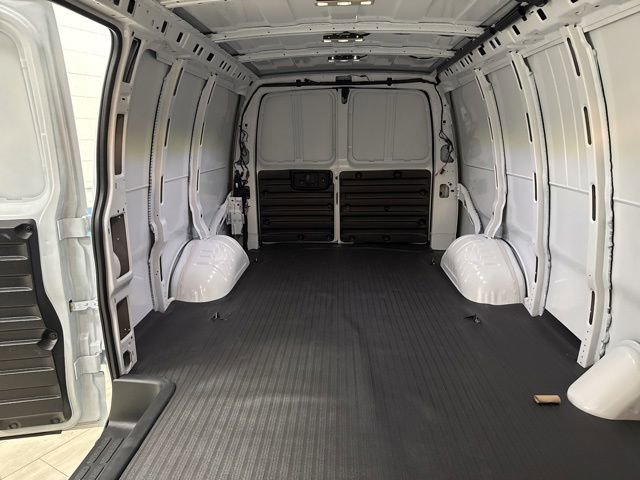 2026 Chevrolet Express Cargo Work Van - Photo 27
