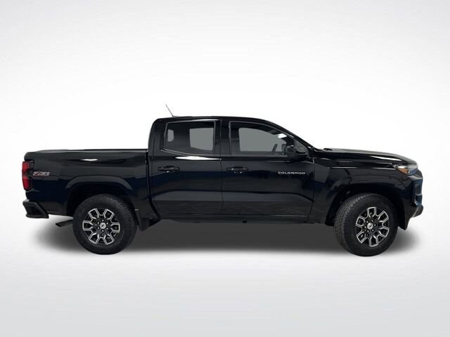 2024 Chevrolet Colorado Z71 photo 2