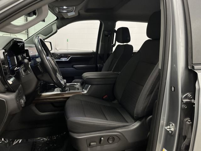 2023 Chevrolet Silverado 1500 LT photo 4