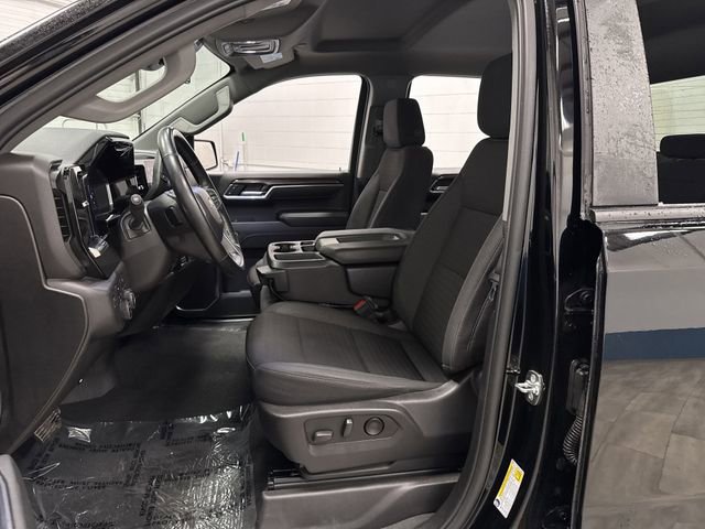 2025 Chevrolet Silverado 1500 LT photo 3