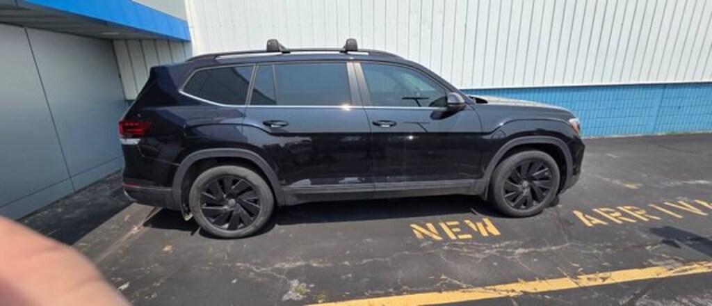 Used 2024 Volkswagen Atlas 2.0T SE w/Technology SUV
