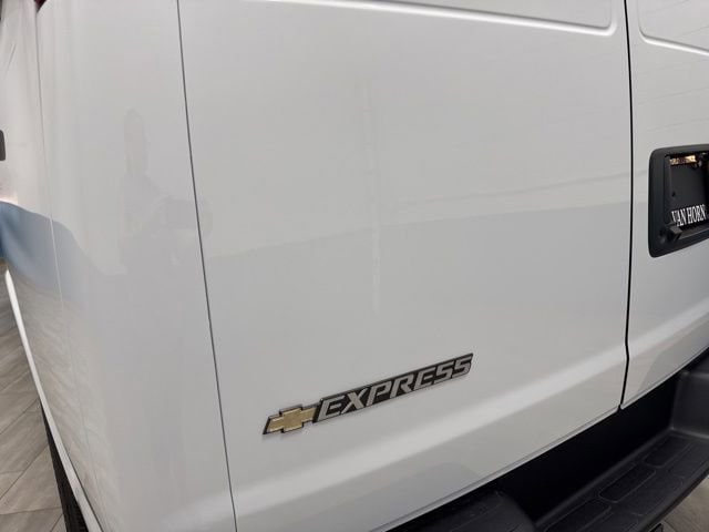 2026 Chevrolet Express Cargo Work Van - Photo 29