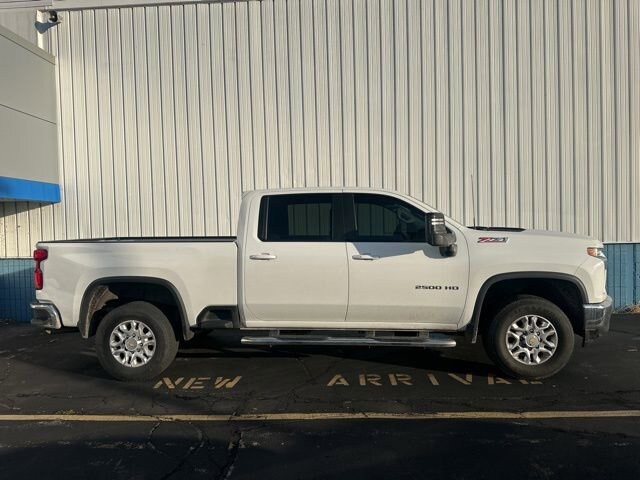 2022 Chevrolet Silverado 2500HD LT photo 2