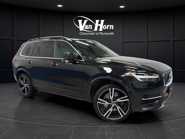 2016 Volvo XC90 T6 AWD Momentum's photo