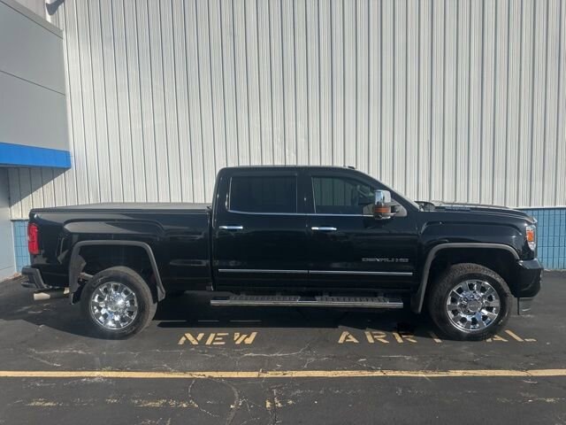 2017 Gmc Sierra 2500 HD Denali photo 2