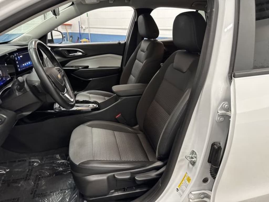 Used 2024 Chevrolet Trax LT SUV