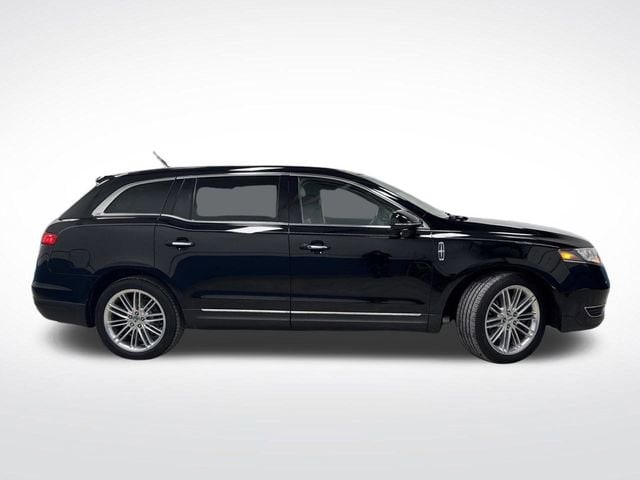Used 2018 Lincoln MKT Reserve with VIN 2LMHJ5AT1JBL00233 for sale in Plymouth, WI