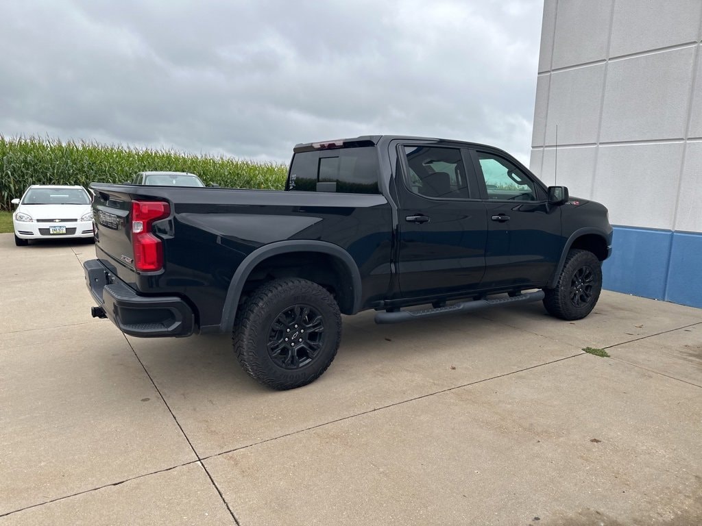 Used 2022 Chevrolet Silverado 1500 ZR2 with VIN 3GCUDHEL7NG522926 for sale in Newhall, IA