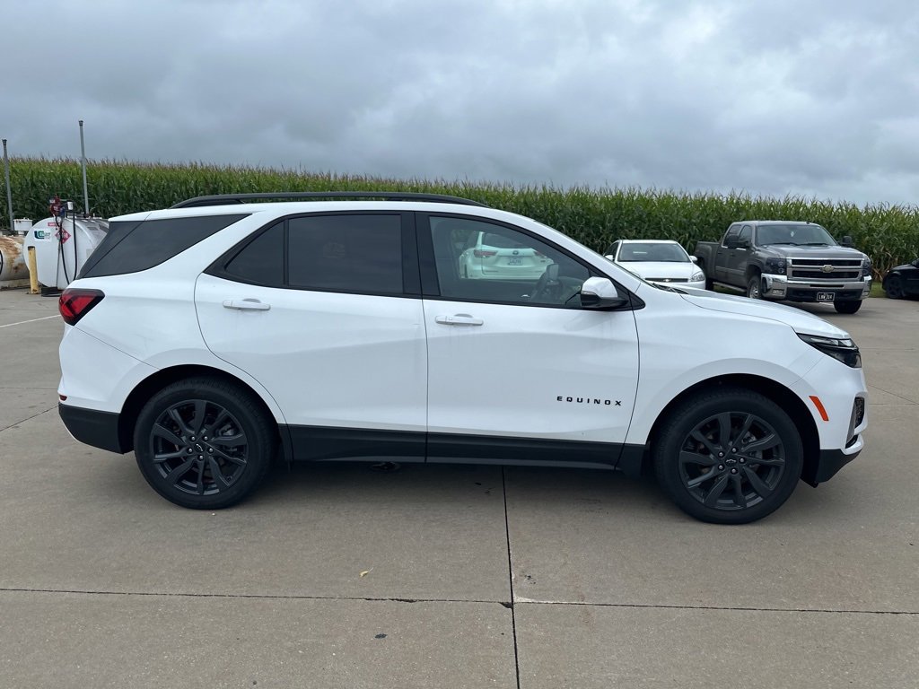 Used 2024 Chevrolet Equinox RS with VIN 3GNAXWEG1RS117351 for sale in Newhall, IA