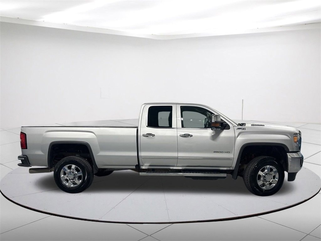 Used 2018 GMC Sierra 2500HD SLT with VIN 1GT22TEY0JZ181522 for sale in Newhall, IA