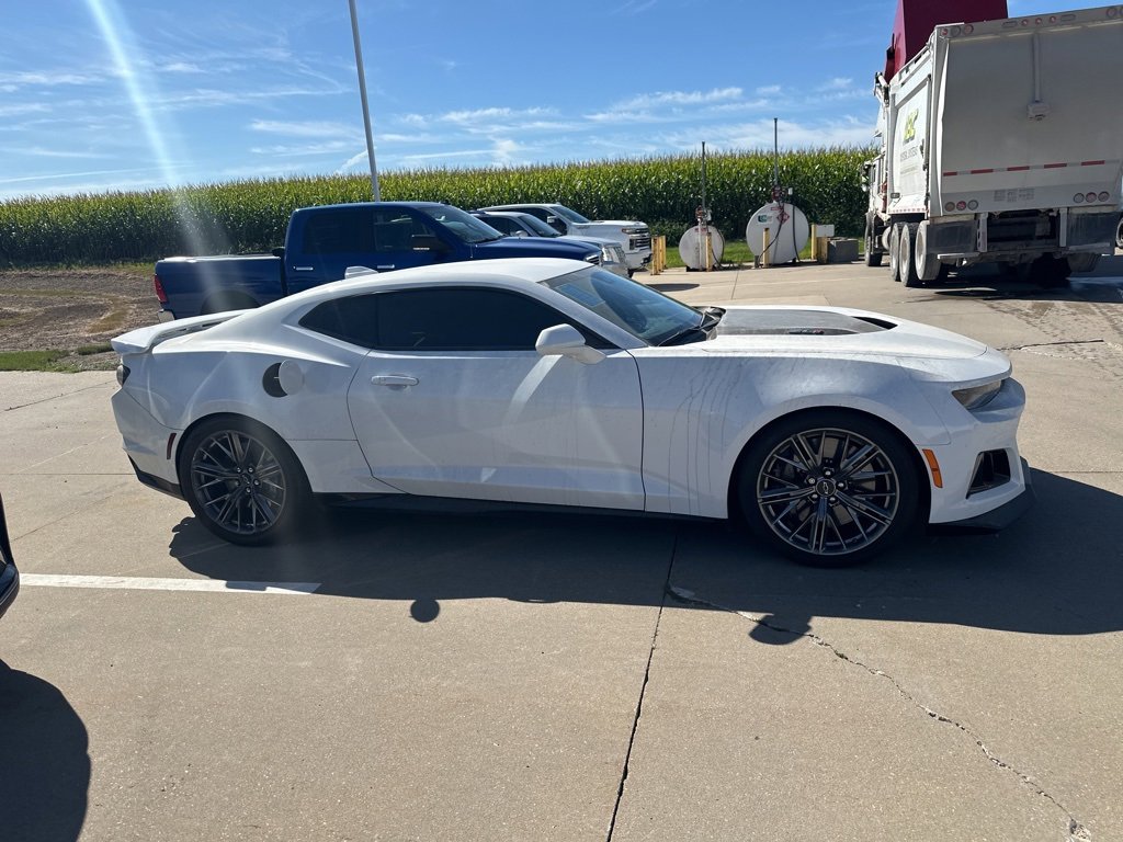 Used 2022 Chevrolet Camaro ZL1 with VIN 1G1FK1R69N0132756 for sale in Newhall, IA