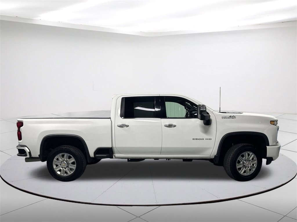 Used 2020 Chevrolet Silverado 3500HD High Country with VIN 1GC4YVEY3LF344719 for sale in Newhall, IA