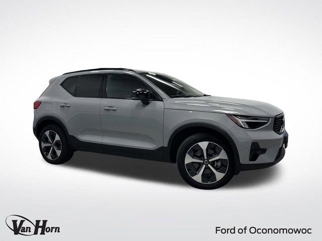 2024 Volvo XC40 Plus's photo