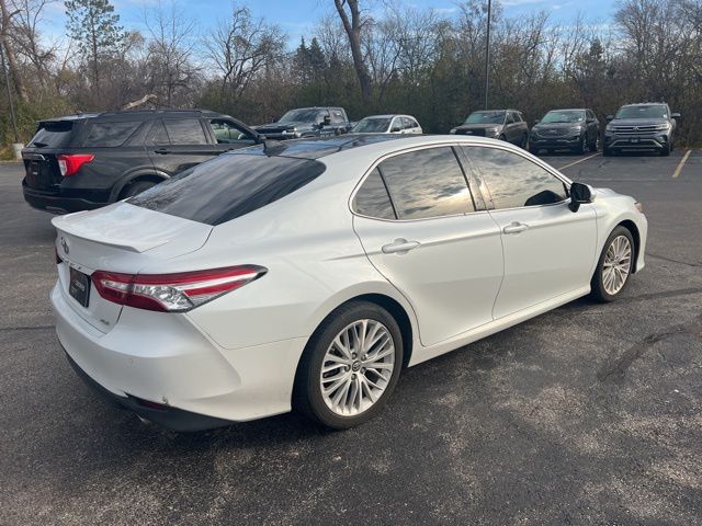 2018 Toyota Camry XLE photo 3