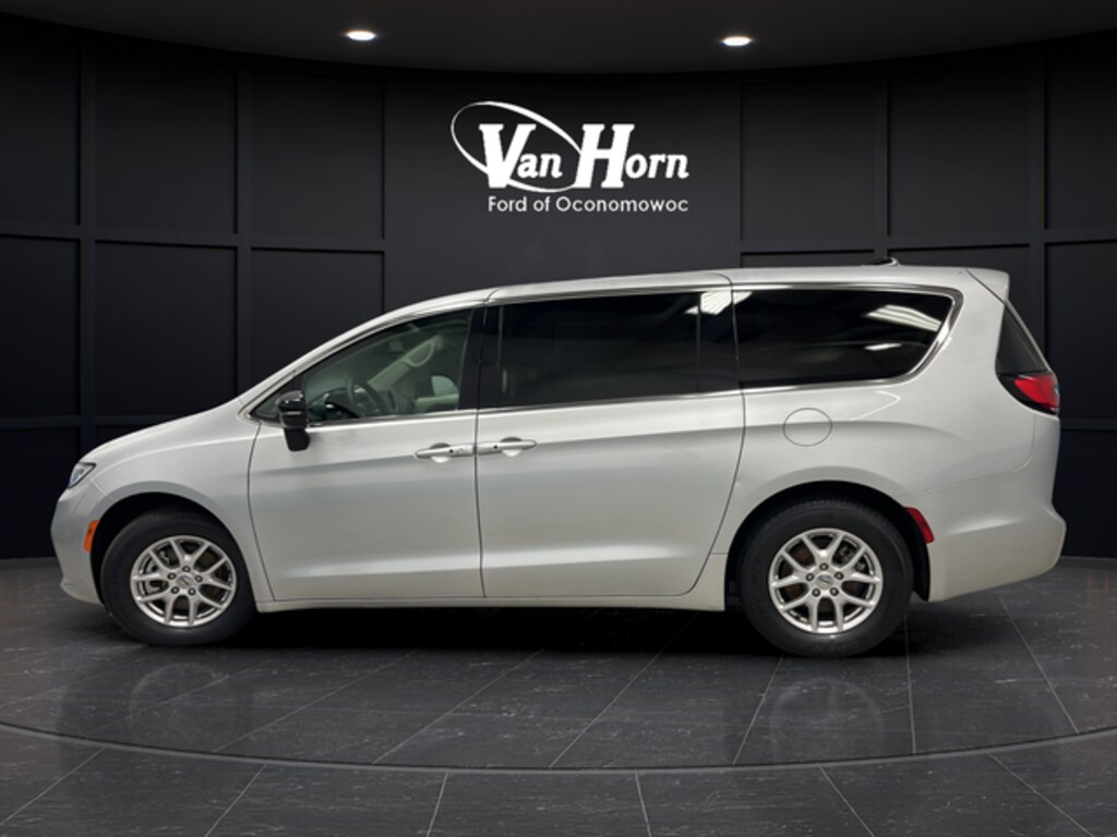 Used 2024 Chrysler Pacifica Touring L Minivan/Van