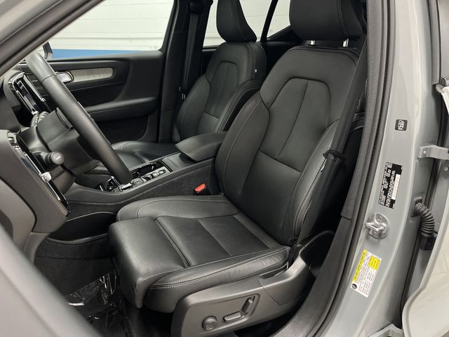 2024 Volvo XC40 Plus photo 3