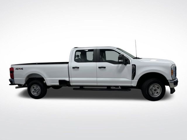 2023 Ford F-350 photo 2