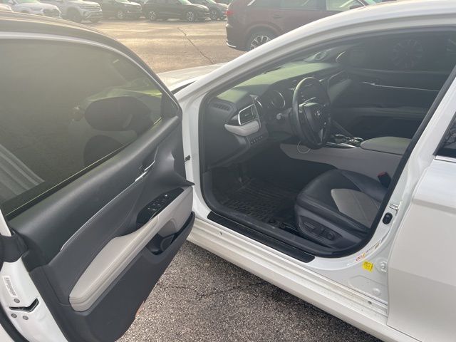 2018 Toyota Camry XLE photo 4