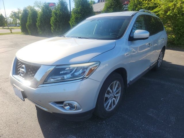 2015 Nissan Pathfinder's photo