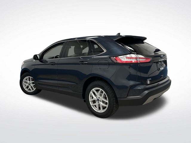2022 Ford Edge SEL photo 2