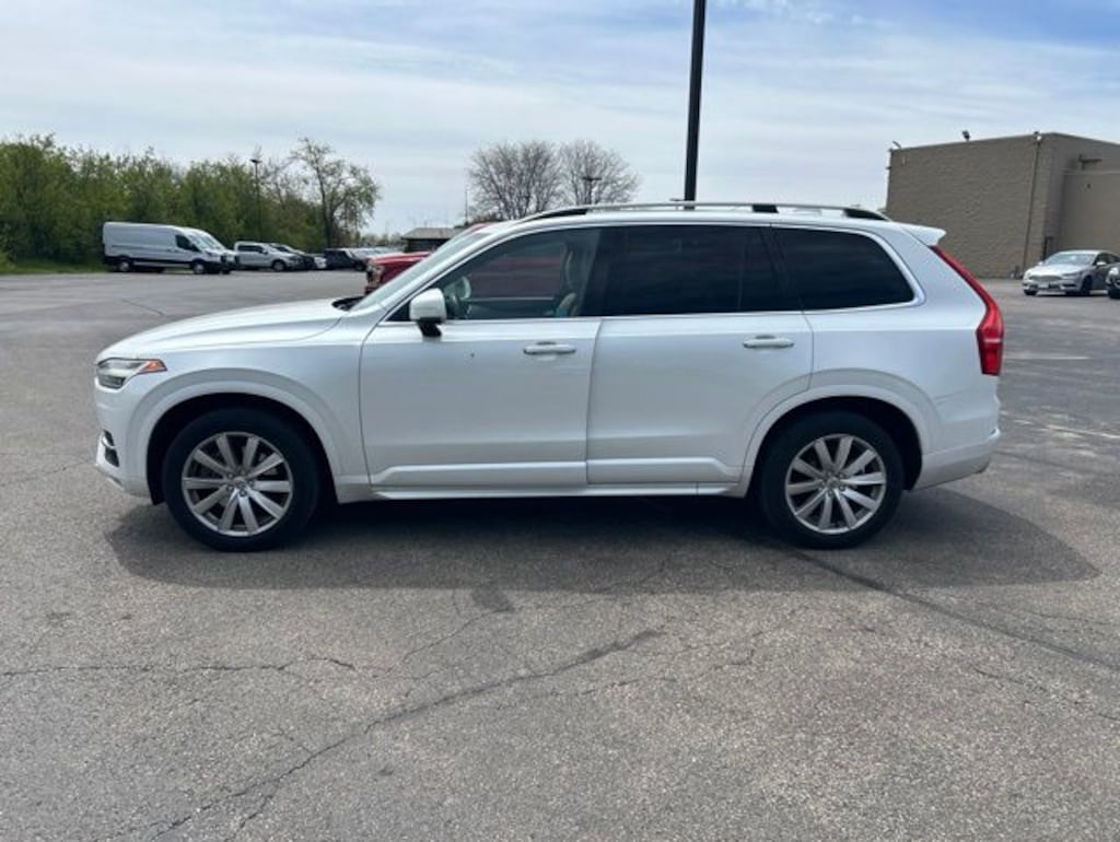Used 2017 Volvo XC90 T6 Momentum SUV