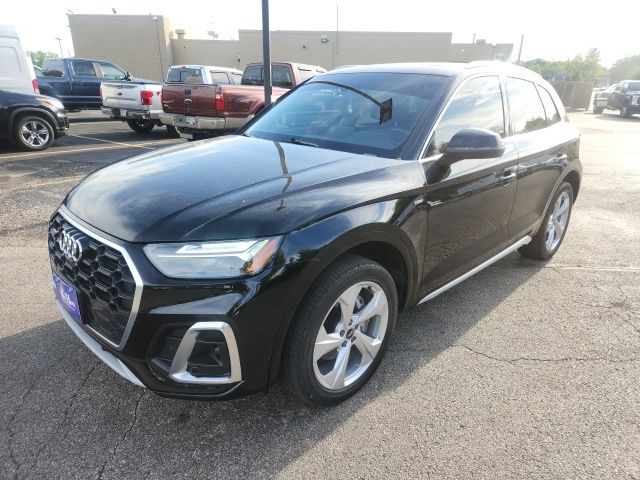 2023 Audi Q5 45 Premium Plus's photo