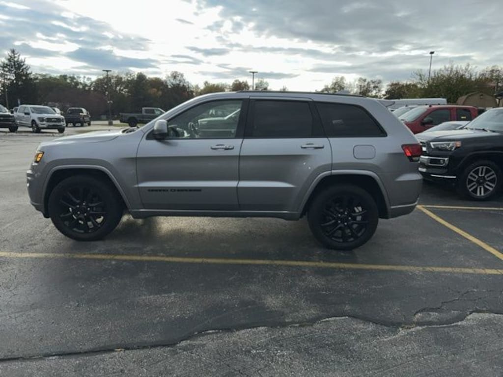 Used 2019 Jeep Grand Cherokee Altitude SUV