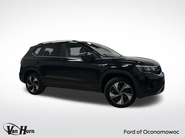 2024 Volkswagen Taos SE's photo