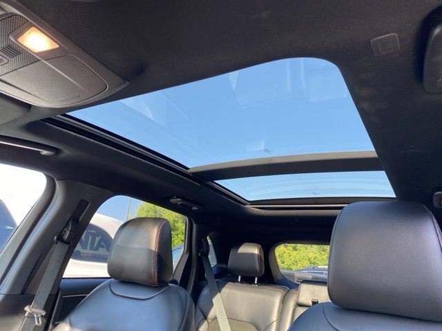 2023 Ford Edge ST photo 2