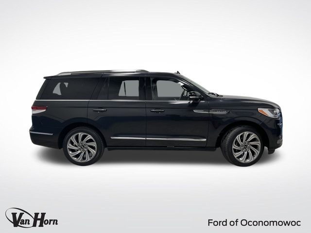 Used 2022 Lincoln Navigator Reserve with VIN 5LMJJ2LT1NEL10714 for sale in Oconomowoc, WI