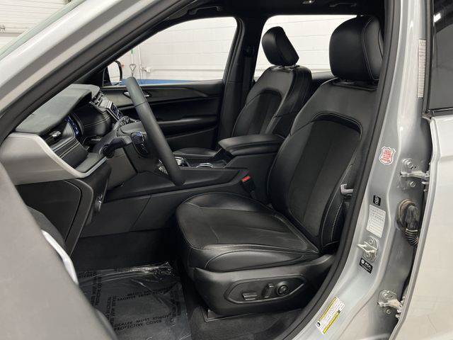 2024 Jeep Grand Cherokee Altitude photo 3