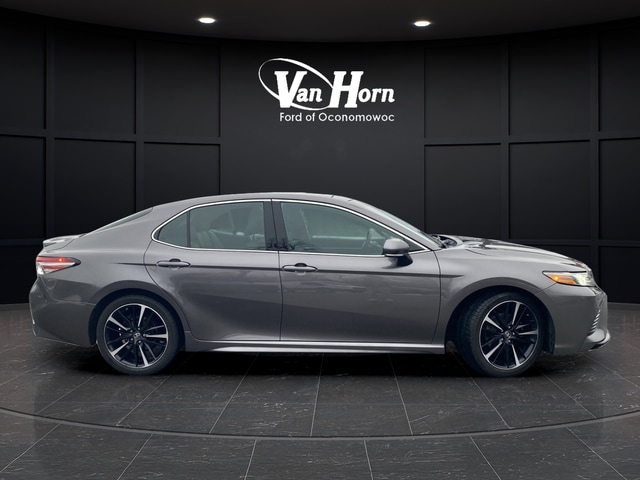 Used 2018 Toyota Camry XSE with VIN 4T1B61HK7JU032520 for sale in Oconomowoc, WI