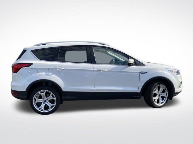 2019 Ford Escape Titanium photo 2