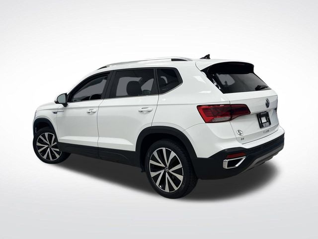 2022 Volkswagen Taos SE photo 2