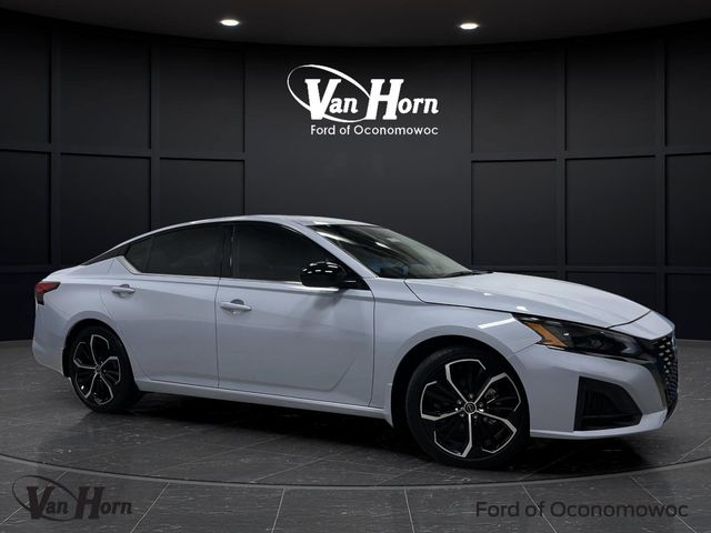 2024 Nissan Altima SR's photo