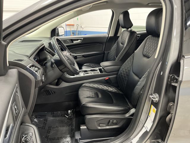 2024 Ford Edge Titanium photo 4