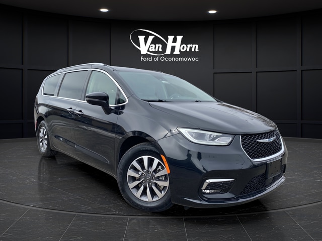 Used 2021 Chrysler Pacifica Hybrid Touring L with VIN 2C4RC1L75MR597011 for sale in Oconomowoc, WI