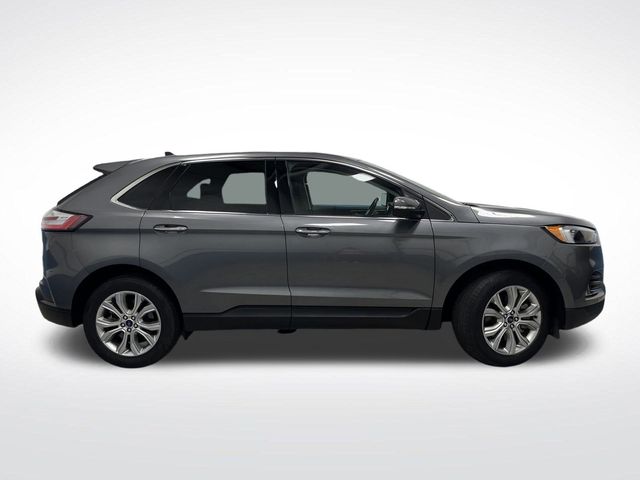 2024 Ford Edge Titanium photo 2