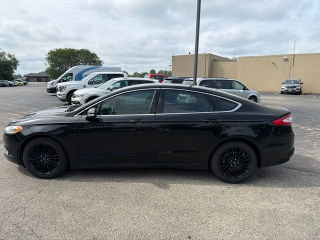 Used 2016 Ford Fusion SE Sedan