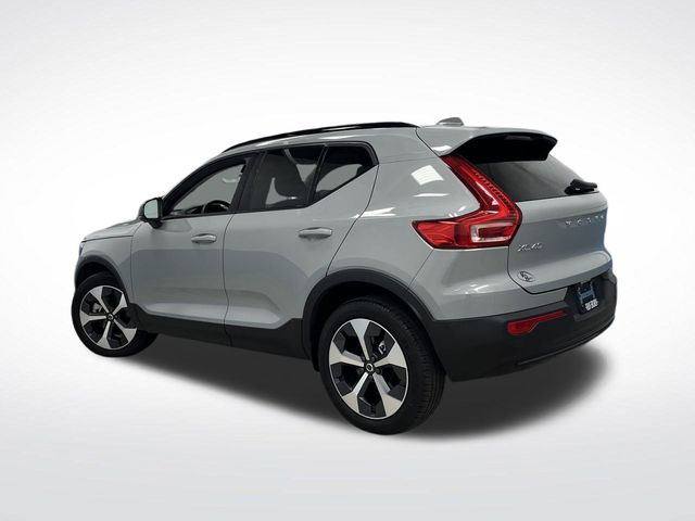 2024 Volvo XC40 Plus photo 2