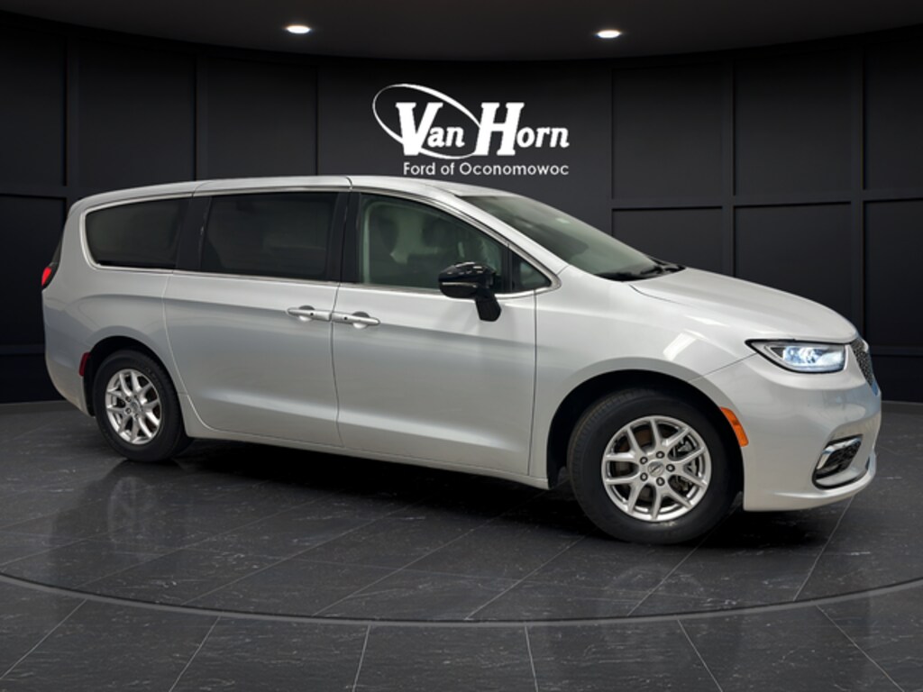 Used 2024 Chrysler Pacifica Touring L Minivan/Van