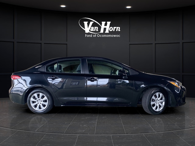 Used 2021 Toyota Corolla LE with VIN 5YFEPMAE6MP174475 for sale in Oconomowoc, WI