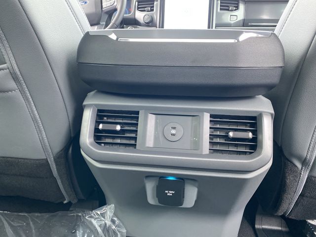2025 Ford F-150 Lightning Flash - Photo 29