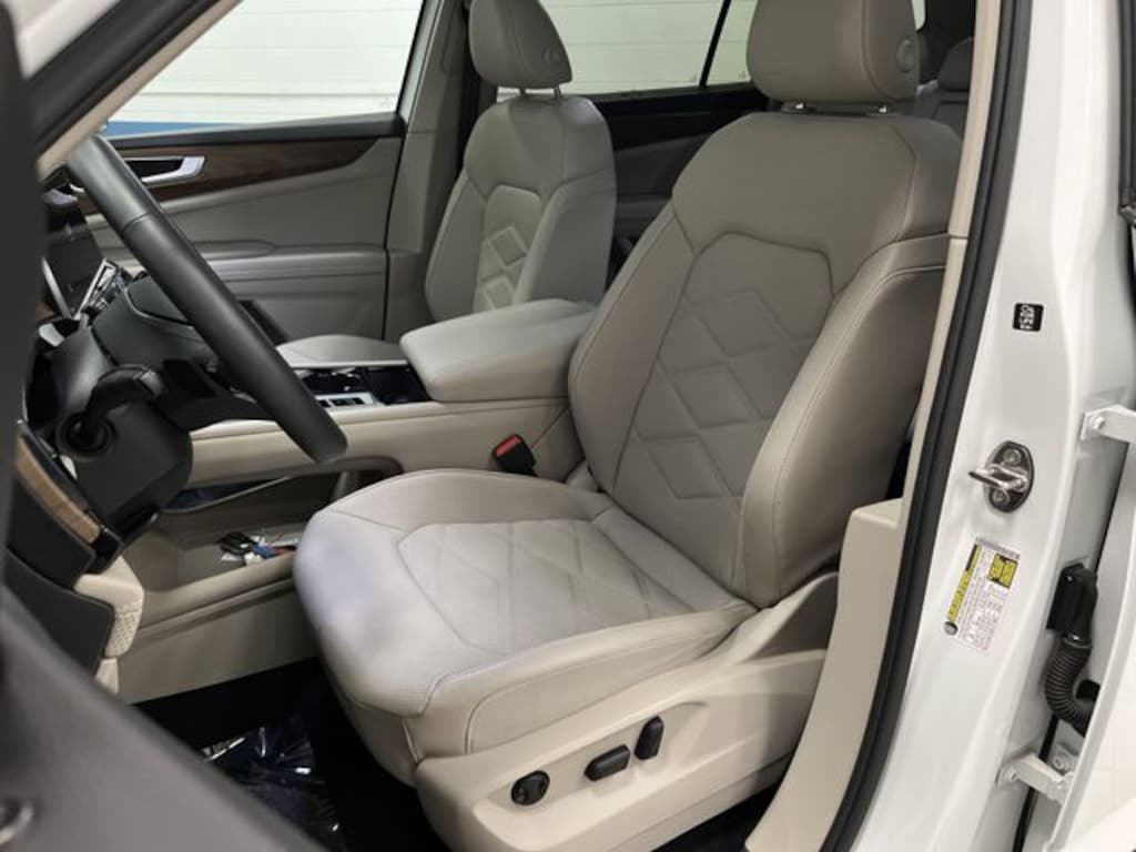 Used 2024 Volkswagen Atlas 2.0T SE w/Technology SUV