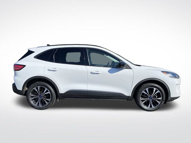 2022 Ford Escape SE photo 2