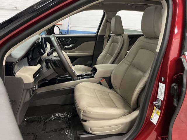 2022 Lincoln Corsair Standard photo 4