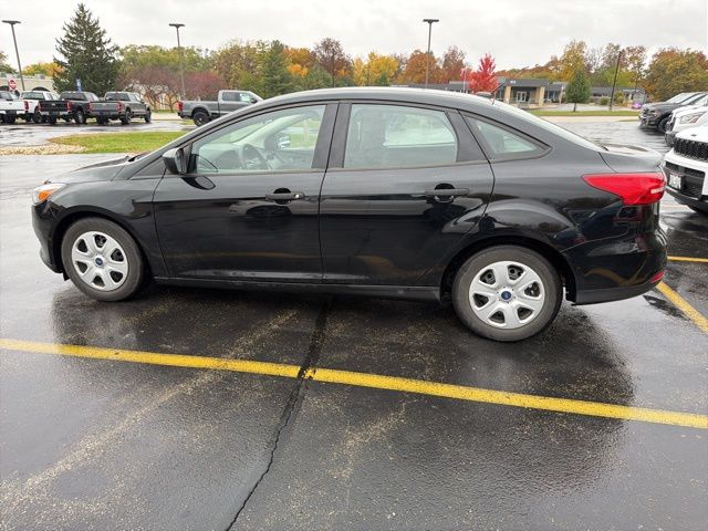 Used 2017 Ford Focus S with VIN 1FADP3E2XHL274671 for sale in Oconomowoc, WI