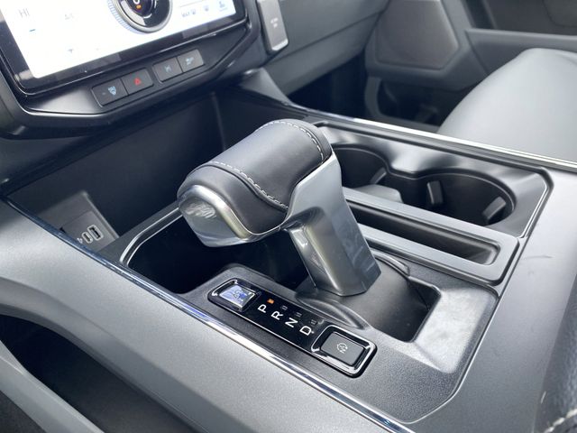 2025 Ford F-150 Lightning Flash - Photo 19